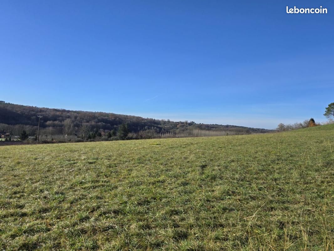Terrain 3 395 m² Issac · 44 000 €