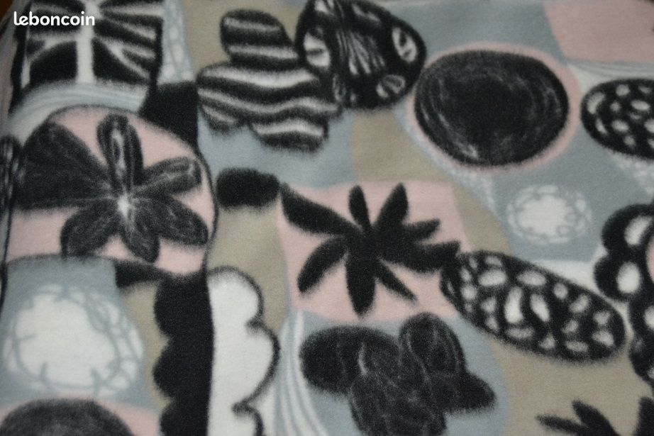Tissus polaire au mettre rose et noir (image 1)