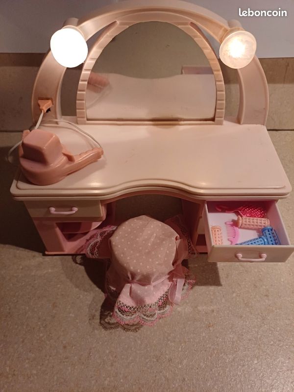Coiffeuse pour poupées (image 3)