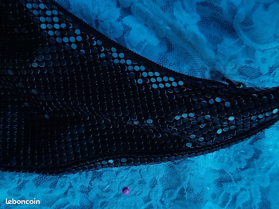 Petit sac habillé noir à sequins (forme croissant) (image 9)
