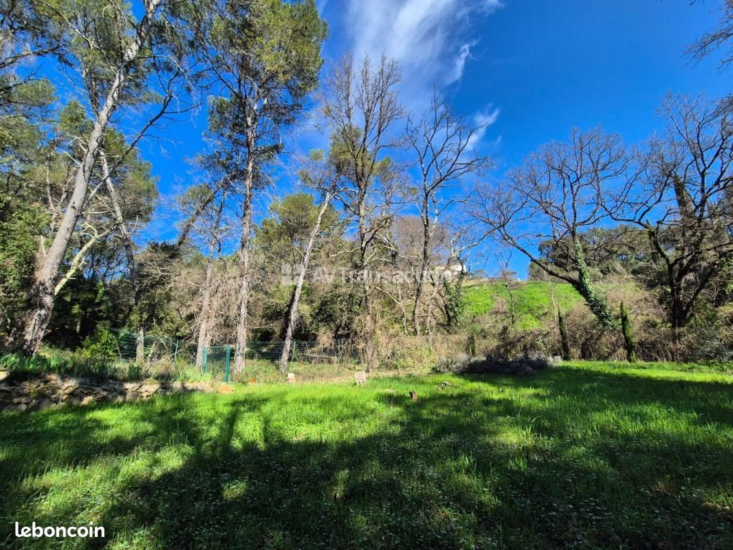 Terrain 1 000 m² Lorgues · 130 000 €