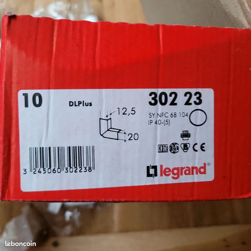Angle plat variable pour moulure Legrand ref 302 23 (image 5)