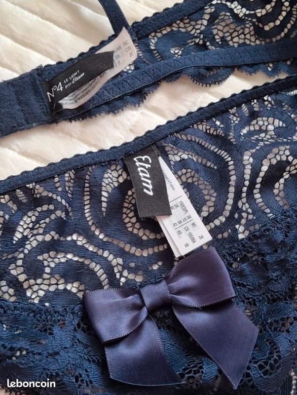💙 Etam - Ensemble de lingerie dentelle chic bleu marine avec noeuds en satin Soutien gorge 85C / culotte 36/38 Neufs (image 14)