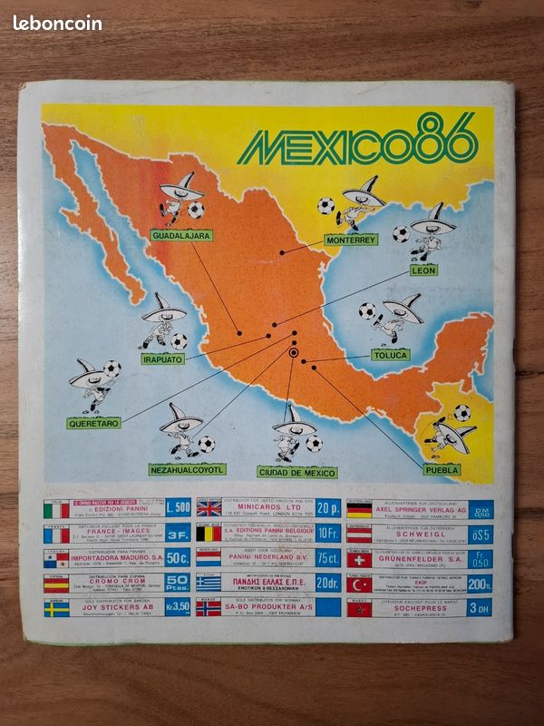 Panini - Lot de 50 pochettes d'autocollants officiels - Motif Coupe du Monde FIFA Qatar 2022