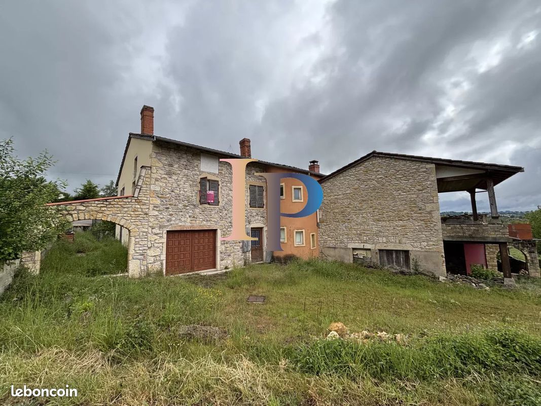 Maison 5 pièces 131 m² · à Charlieu · 131 m² · 90 000 €