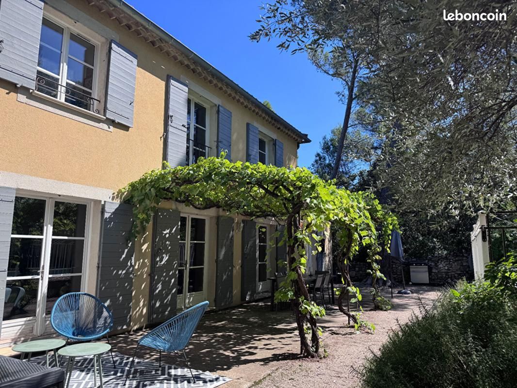 Maison 5 pièces 150 m² · à Villeneuve-lès-Avignon · 150 m² · 600 000 €