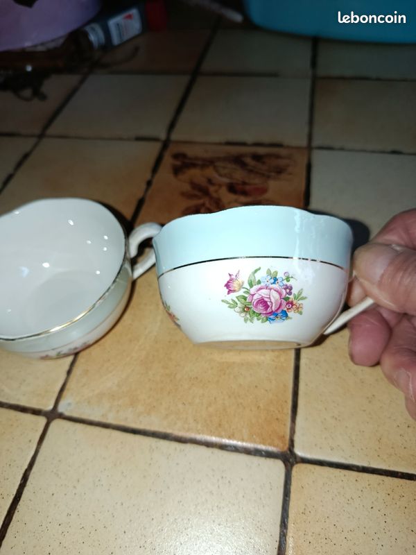 2 tasses ancienne Sarreguemines avec des fleurs (image 2)