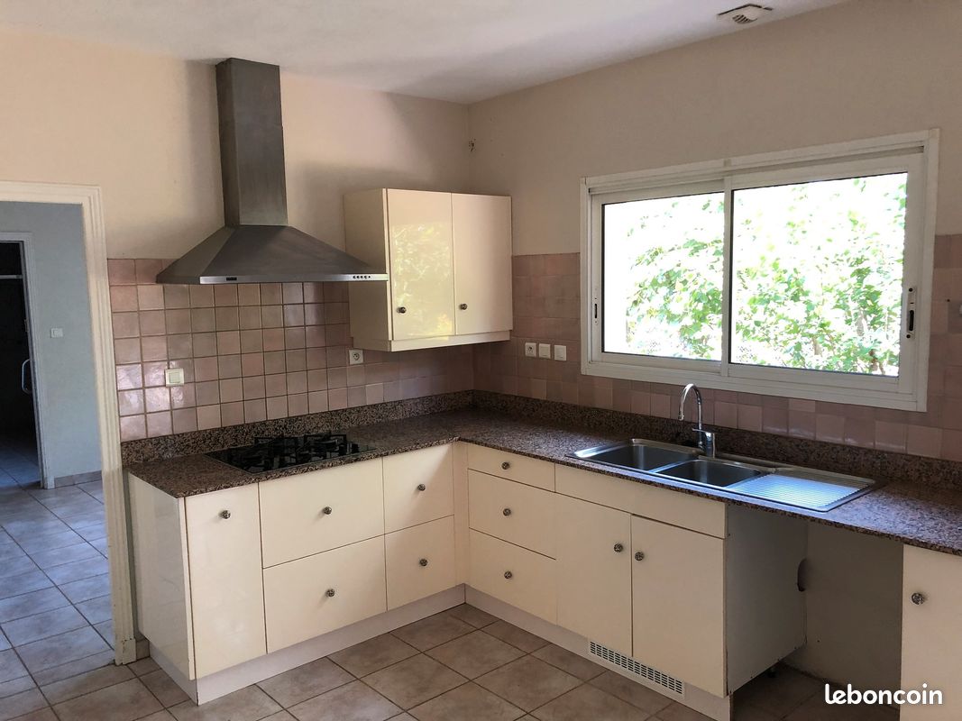 Maison T5 de 220 m² avec bureau et annexes (image 4)