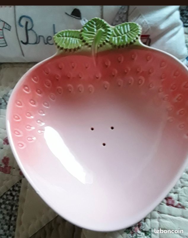 🍓🍓 Bel et grand Égouttoir Vintage, passoire, à fruits et son assiette en forme de fraise/ Barbotine (image 3)