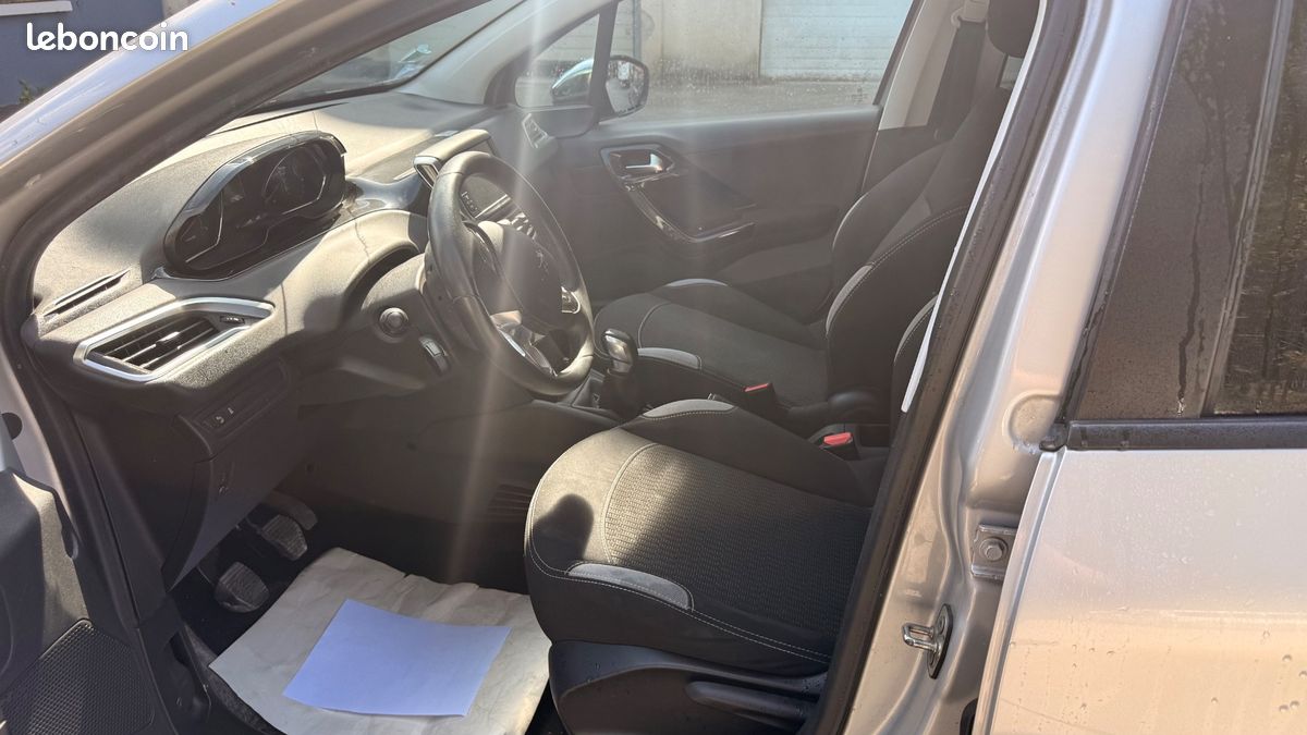 Peugeot 208 Active (image 6)
