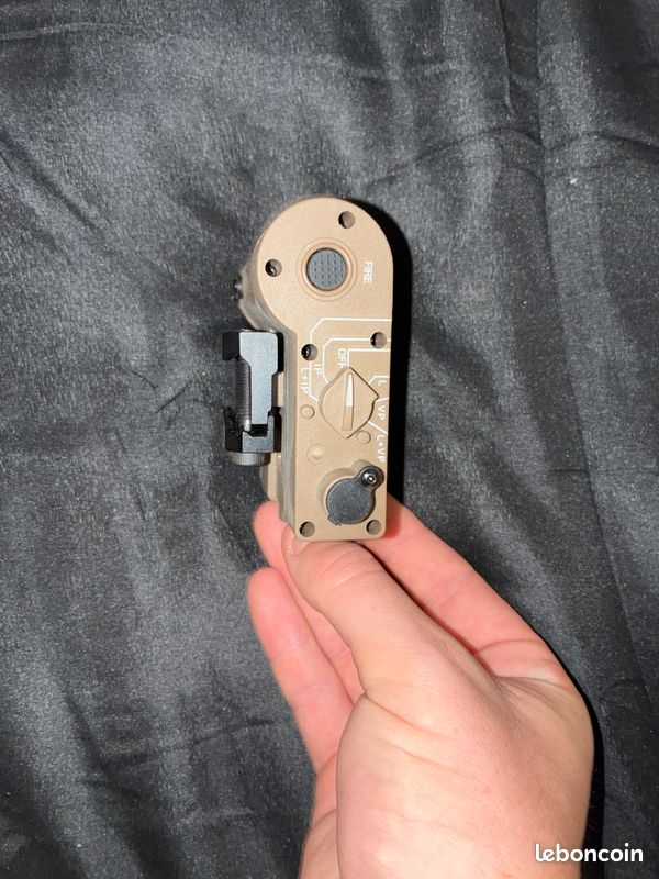 Boîtier Tactique PEQ-16A Element Tan - Complet avec Switch Déporté & Boîte (image 3)