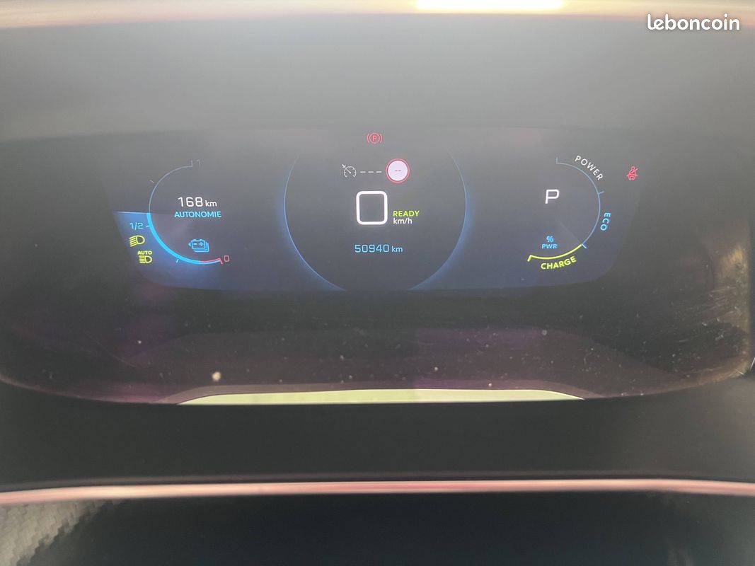 PEUGEOT 2008 Electrique 136 ch GT (image 18)