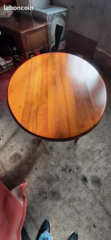Table noyer massif (image 1)