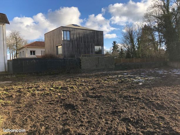 TERRAIN plat constructible de 763 m² TOUL