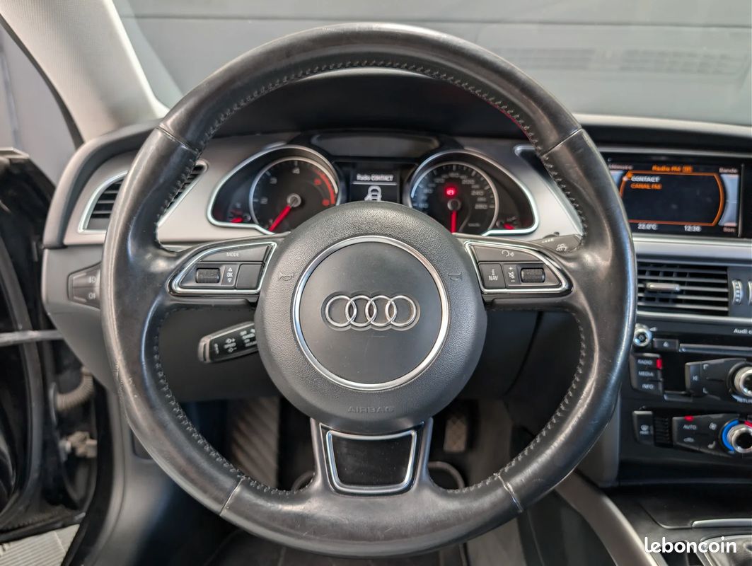 AUDI A5 SPORTBACK 2.0 TDI 136ch Ambiente - Intérieur cuir - Régulateur de vitesse - Clim auto (image 24)