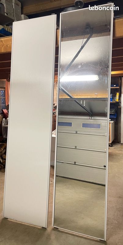 2 portes de placard coulissantes (blanche + miroir) + rails et vis (image 1)