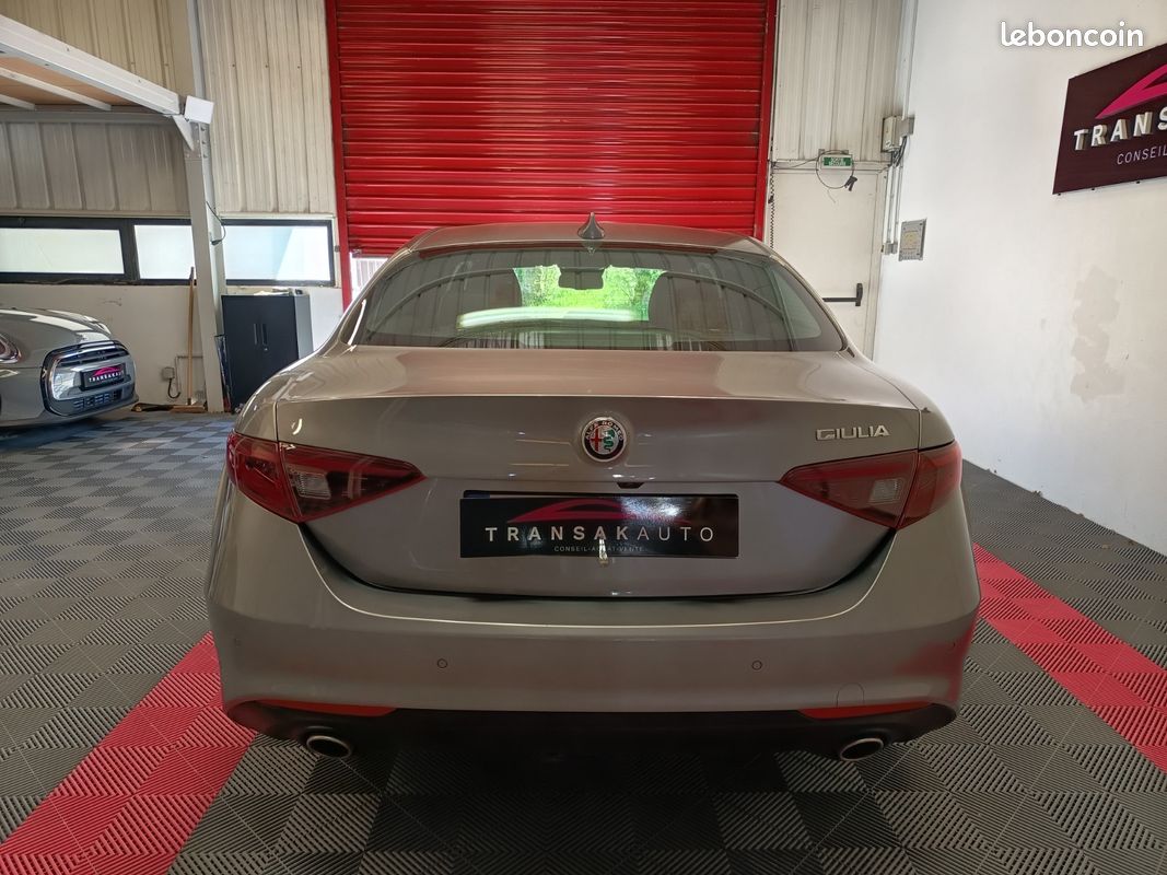 ALFA ROMEO GIULIA MY19 2.2 190 CH AT8 EXECUTIVE - ATTELAGE / CAMERA / Garantie (image 4)