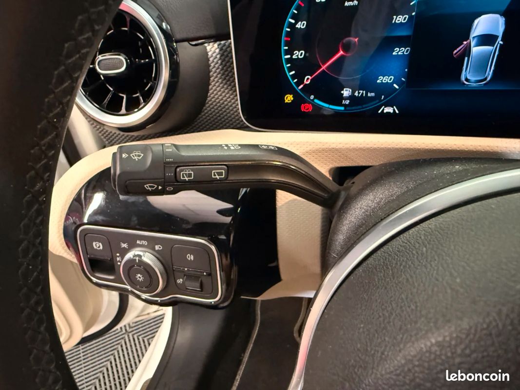 Mercedes-Benz CLASSE A Classe A 180 d 7G-DCT / APPLE CARPLAY / RÉGULATEUR / CAMÉRA / FAIBLE KM (image 21)