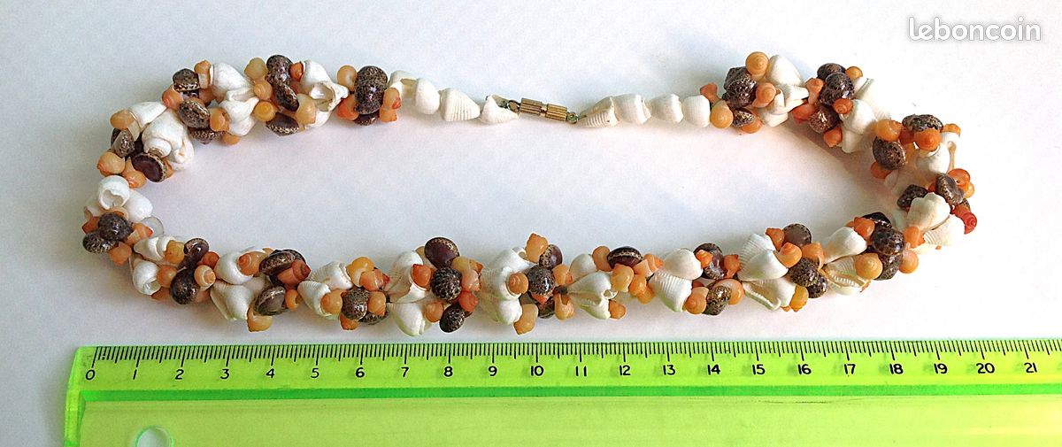 Collier De Coquillages Tahiti 1969 - Longueur 65 Cm Avec Rosace - Coquillage Naturel