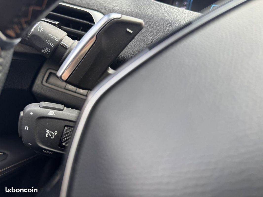 Peugeot 3008 HYBRID4 300CH GT E-EAT8 (image 20)