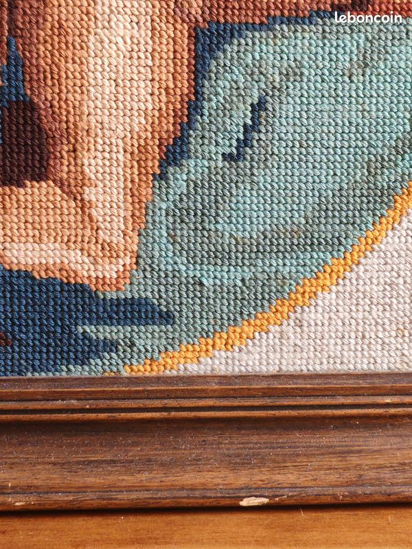 Encadrement Canevas Vintage Vierge à l'Enfant – Broderie Ancienne Fait Main – Cadre en Bois Classique – Tapisserie Religieuse (image 9)