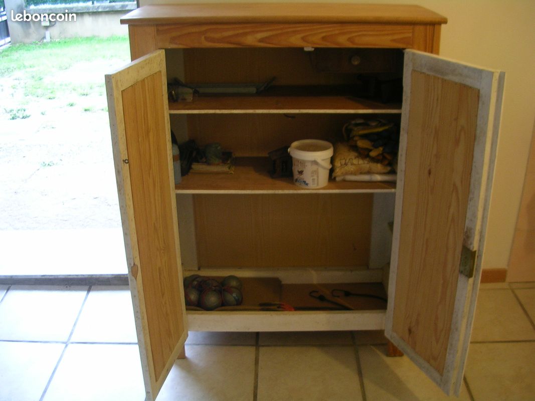 Petit meuble ancien en bois (image 2)