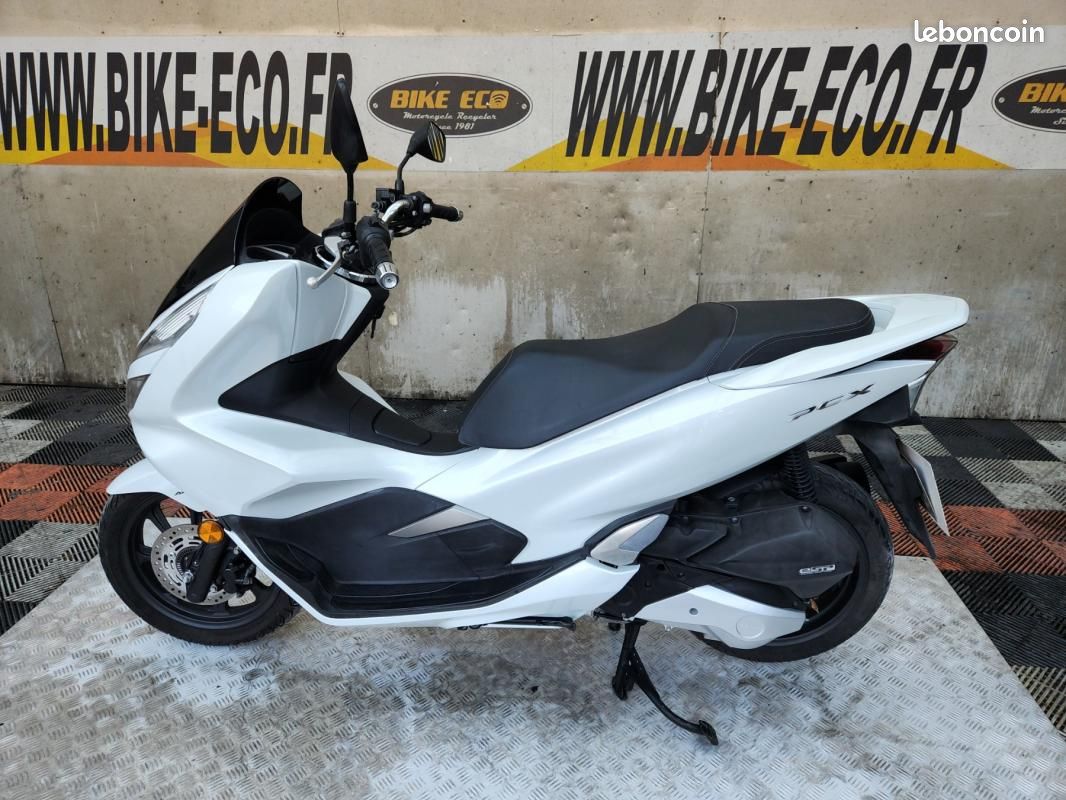 125 Scooter Pcx 2018 125 2018 HONDA PCX125 RED With 260 Miles Used