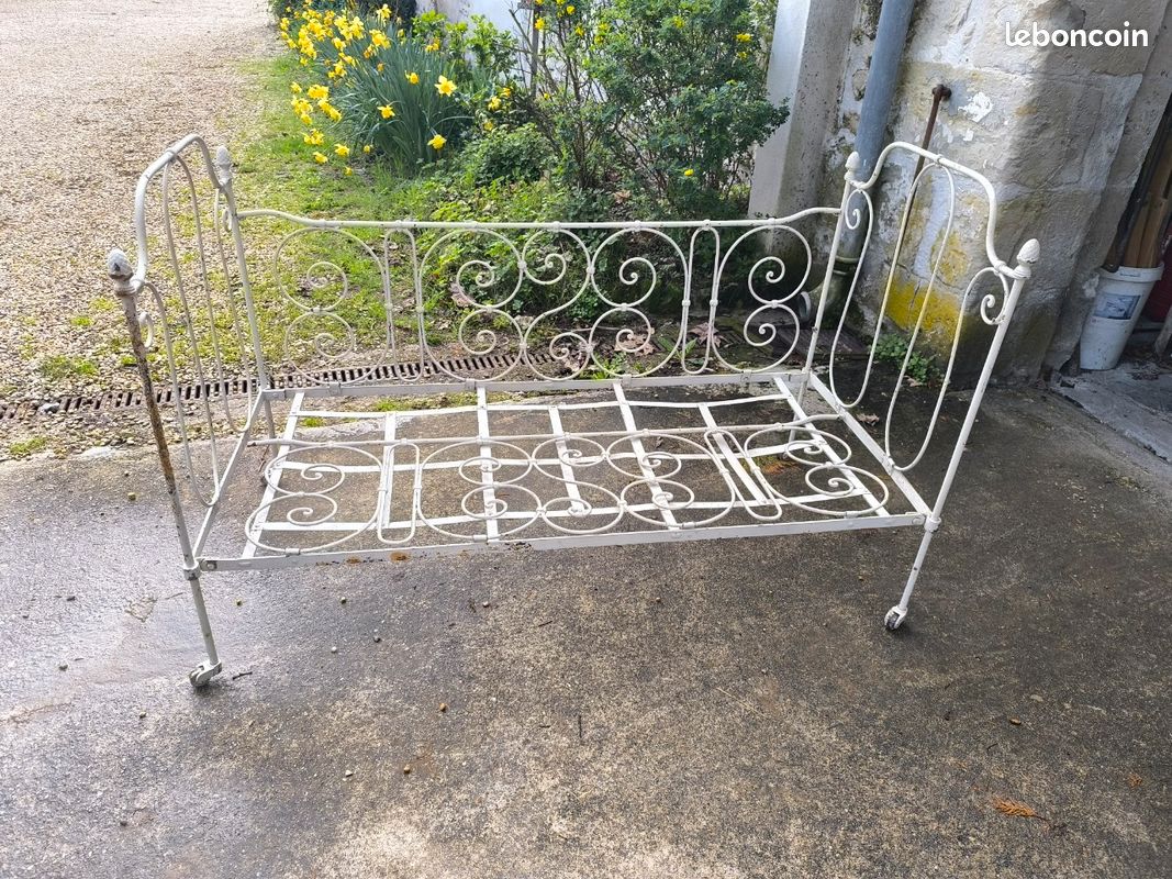 Lit bébé ancien en fer forgé – convertible en banquette – Vintage authentique ancien
🍼 Lit bébé ancien en fer forgé – convertible en banquette – Vintage authentique (image 7)