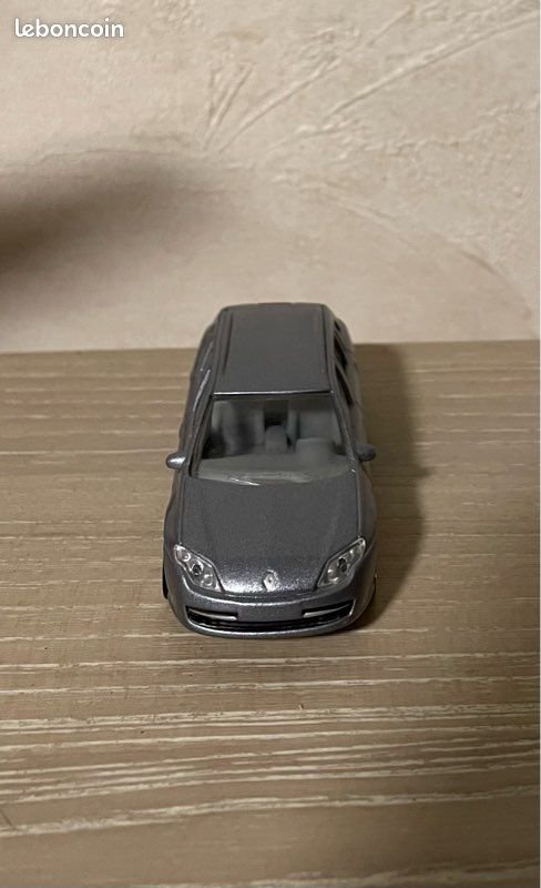 Norev 1/43 - Coffret Renault Laguna Estate Break, Couleur Gris Ardoise