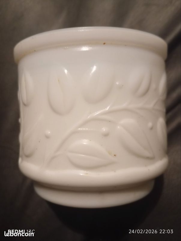 Vase en verre opaline blanc – Décor floral raffiné (image 5)