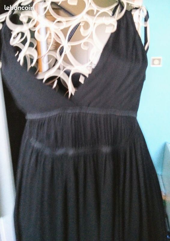 Robe noir à bretelles (image 1)