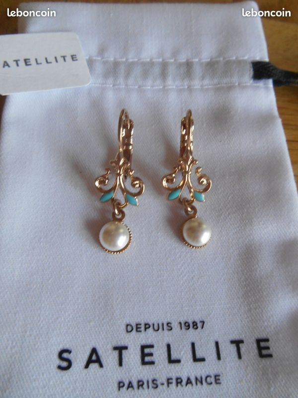 Boucles D’oreilles En Nacre Satellite – Occasion – Style Naturel élégant
