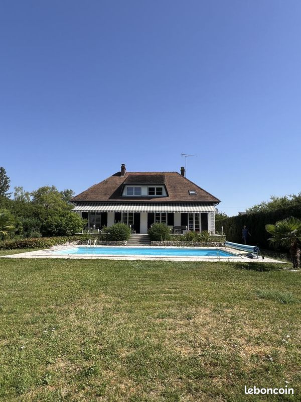 Maison 7 pièces 228 m² · à Rozières-en-Beauce · 228 m² · 385 000 €