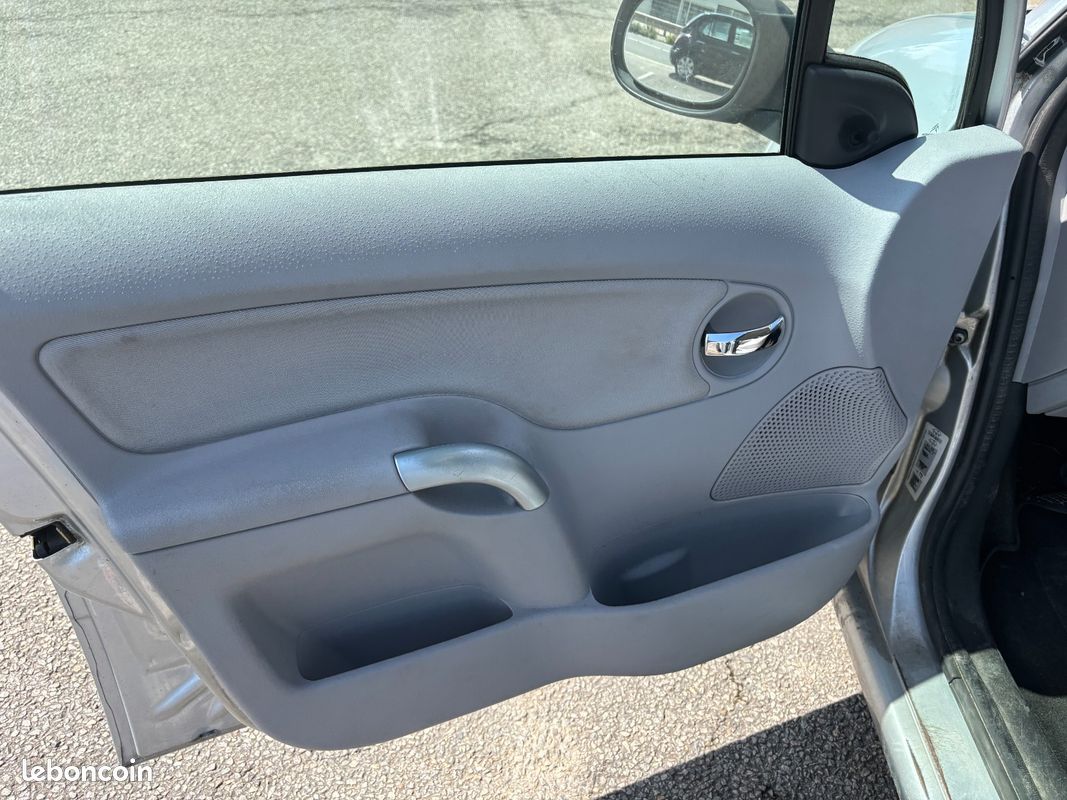 CITROEN C3 C3 1.4i 73ch Tic Tac CLIM/DISTRI NEUVE/PNEUS AR NEUFS (image 24)