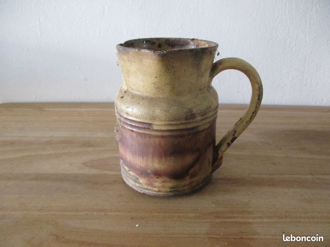 Ancien Grand Pichet à Bec en Céramique ( Grès ? ) Marron et Beige avec Anse Latérale 15 cm (image 2)