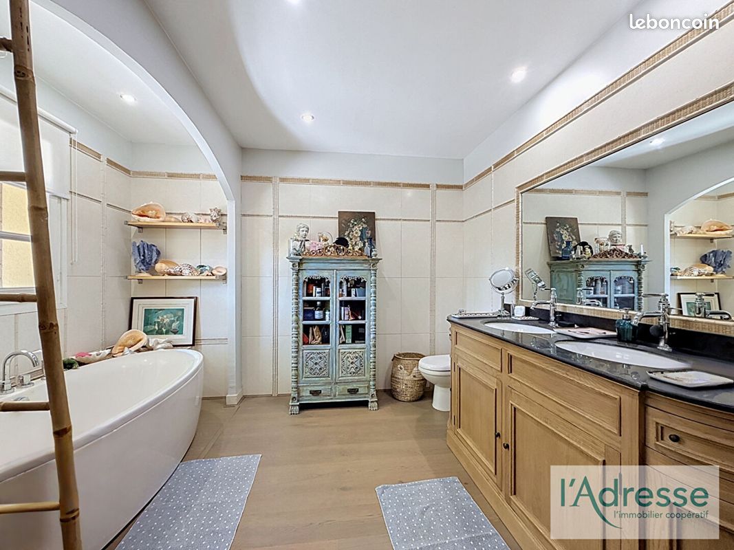 Propriété 6 pièces 232 m² (image 10)