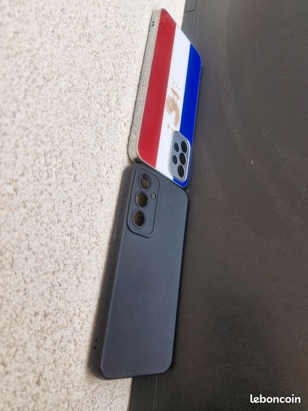 Vend lot de coques de téléphone galaxi neuve la noir F23FE et l’autre SX A 23 neuve (image 4)