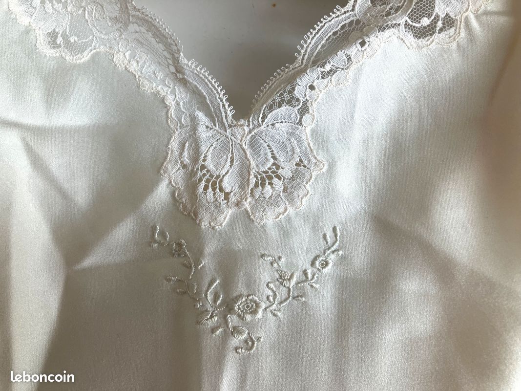 Nuisette Pour Femme Blanche En Satin Polyester - Taille 46/48 - Neuve Sans étiquettes