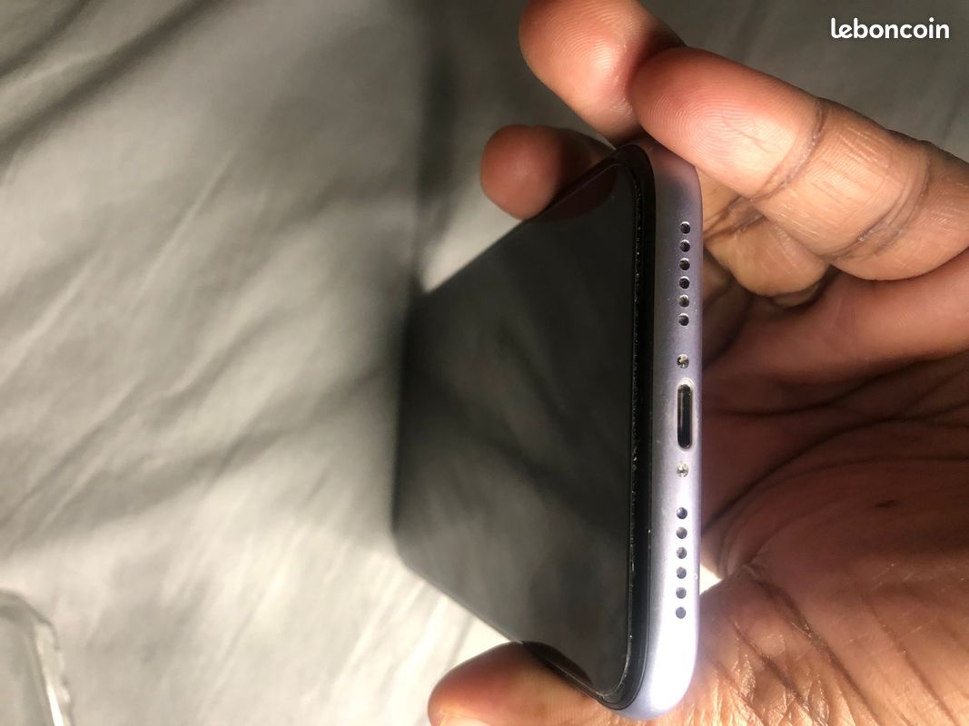 IPhone 11 mauve 64Go (image 2)