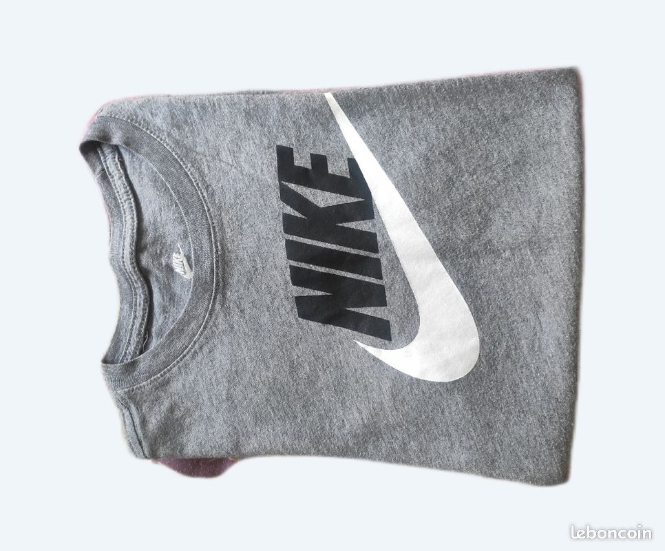 Tee shirt Nike véritable garçon en 8ans.beg (image 1)