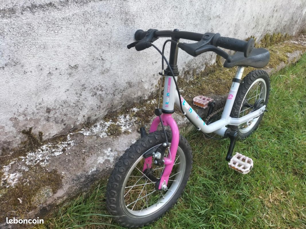 Petit vélo VTT 14 pouces btwin gris et rose, pour enfants vélo