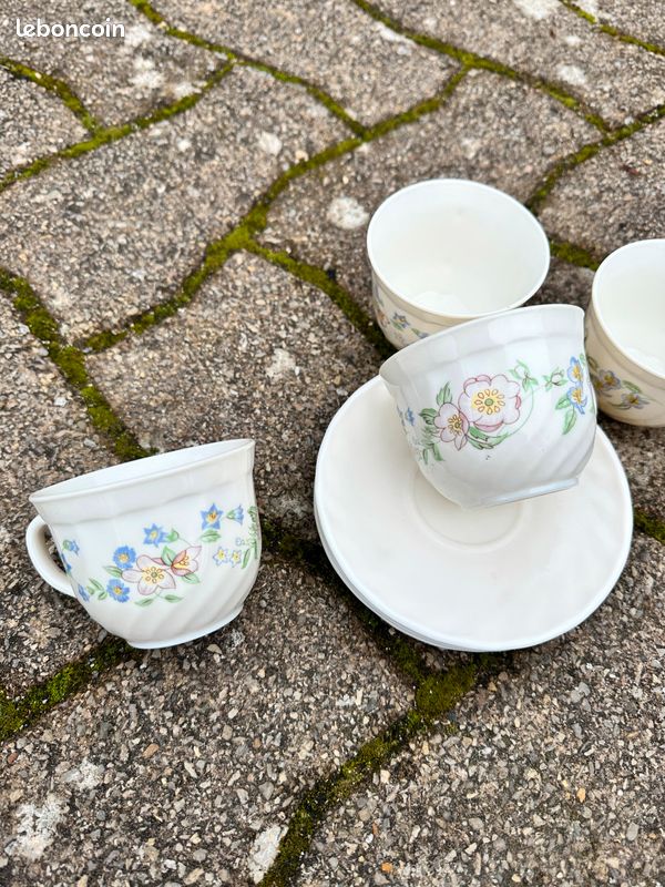 Service de 8 pièces composé de 4 tasses et 4 sous-tasses (image 3)