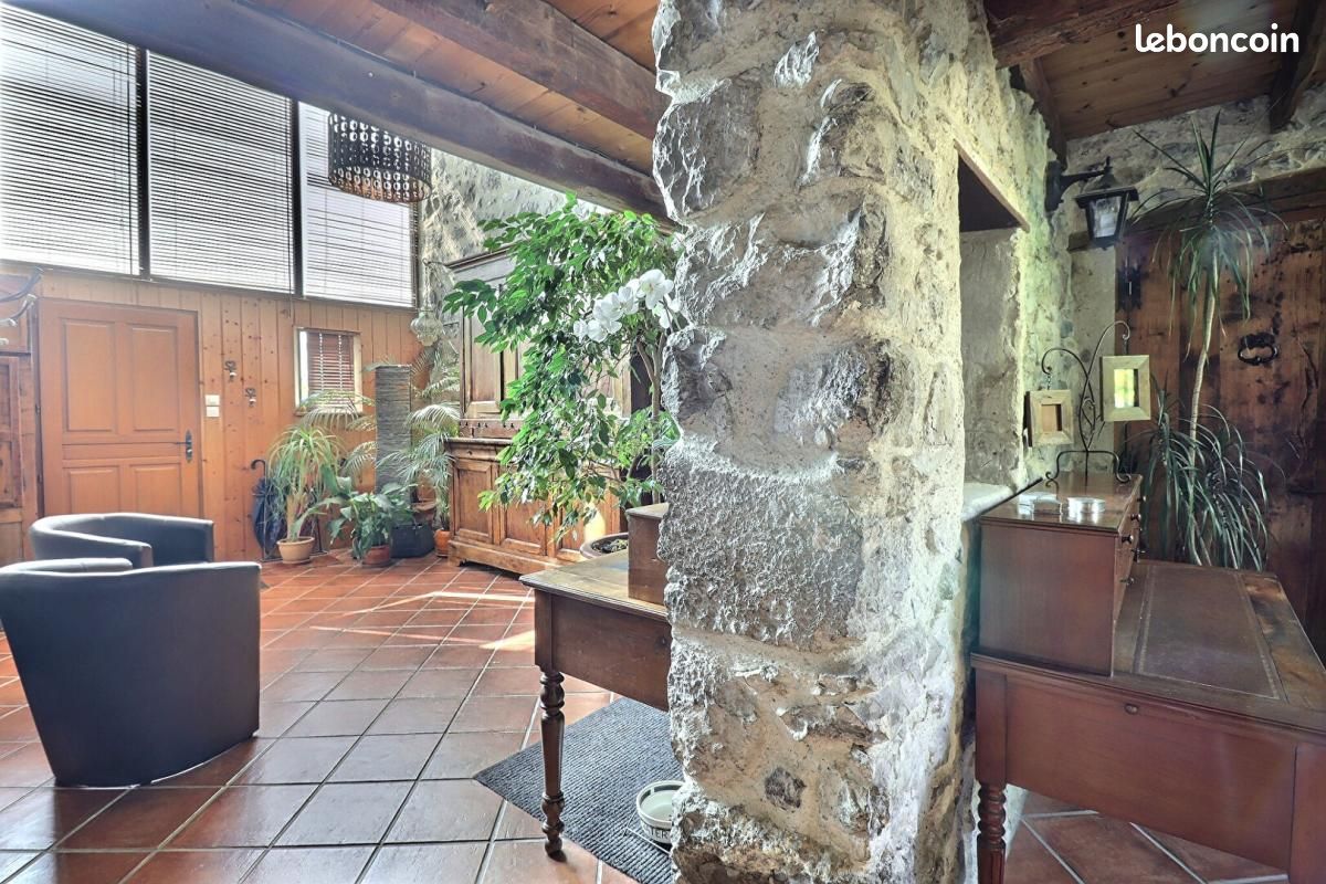 Maison 7 pièces 210 m² · à Crolles · 210 m² · 449 000 €