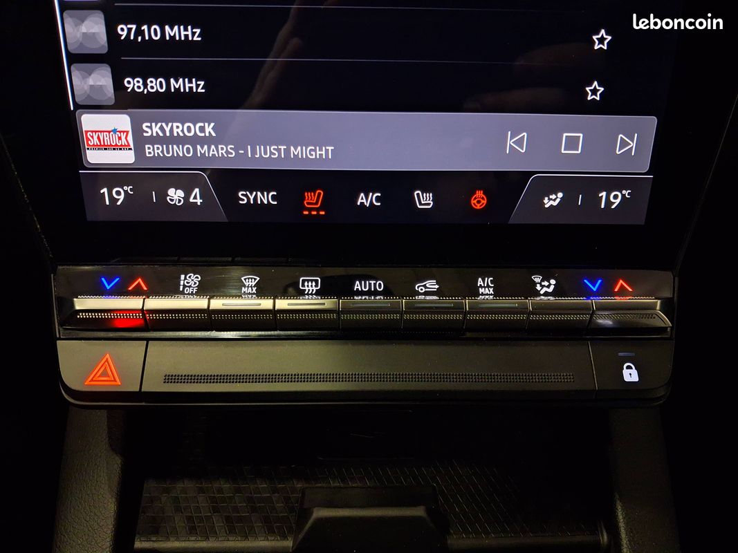 RENAULT Megane E-Tech EV60 220 ch super charge Techno (image 17)