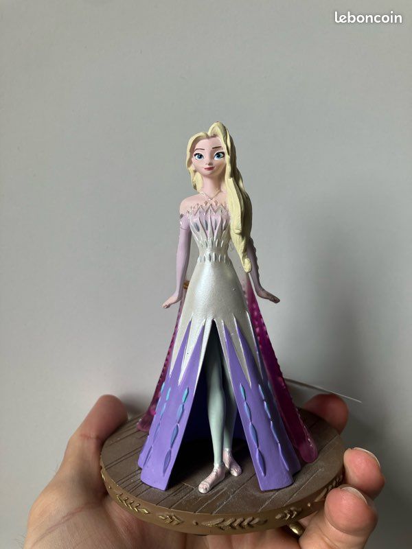 Statuette reine des neiges (image 1)