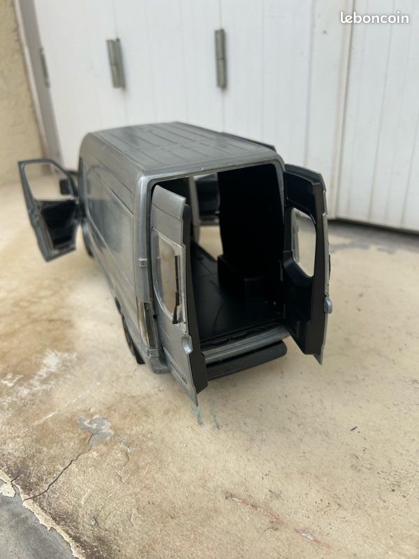 Mercedes sprinter 1/18 (image 5)