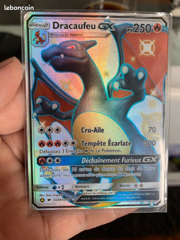 Pokemon Dracaufeu gx shiny et pikachu vmax mauvaise etat (image 1)