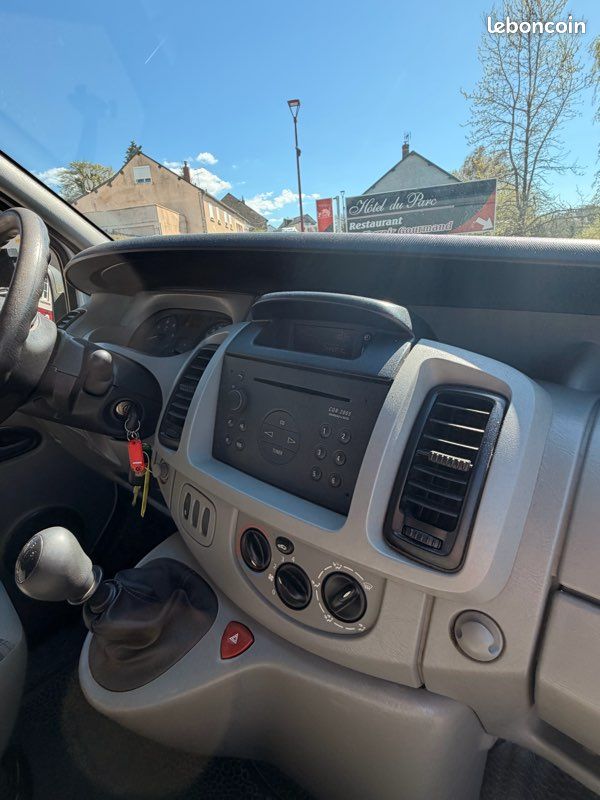 Opel Vivaro 1.9 DCI 82 cv 9 places 1ere Main (image 8)