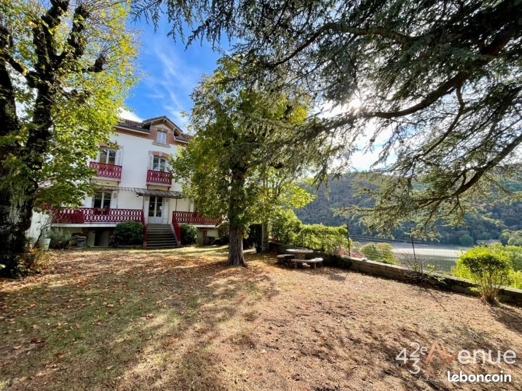 Maison 10 pièces 269 m² · à Saint-Paul-en-Cornillon · 269 m² · 500 000 €