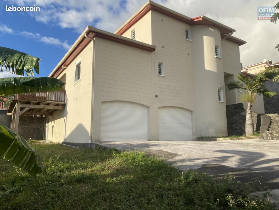 Maison 8 pièces 241 m² · à La Possession · 241 m² · 579 000 €
